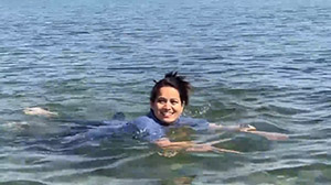 Laxmi-san enjoying a swim in the sea in Kobe with a big smile.